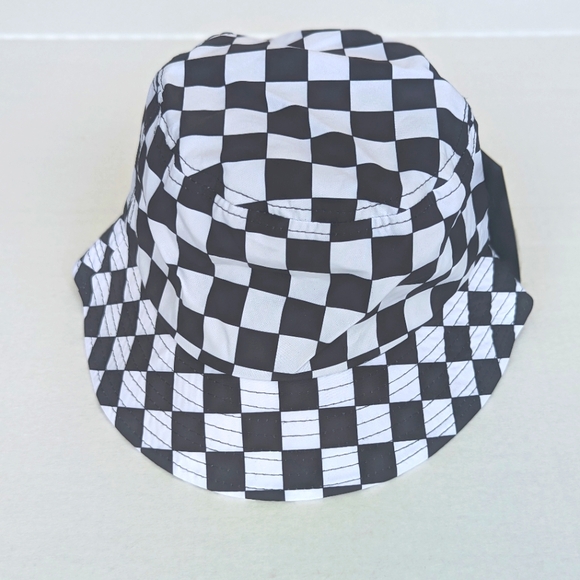 Officially NBA Chicago Bulls Checkered Bucket Hat - Picture 3 of 8